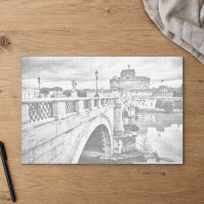 Prickmålningen “Castel Sant Angelo i Rom”, sedd ovanifrån på ett arbetsbord i mjukt dagsljus.