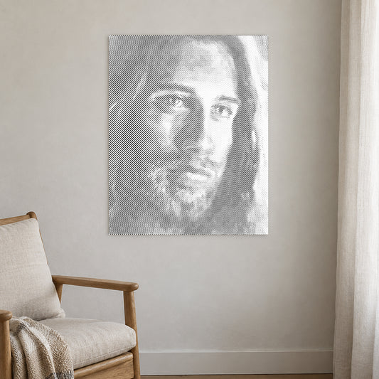 Prickmålningen “Jesus kristus”, på en ljus vägg i ett rum med mjukt dagsljus.