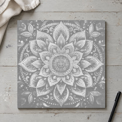 Prickmålningen “Modern mandala väggkonst”, sedd ovanifrån på ett arbetsbord i mjukt dagsljus.