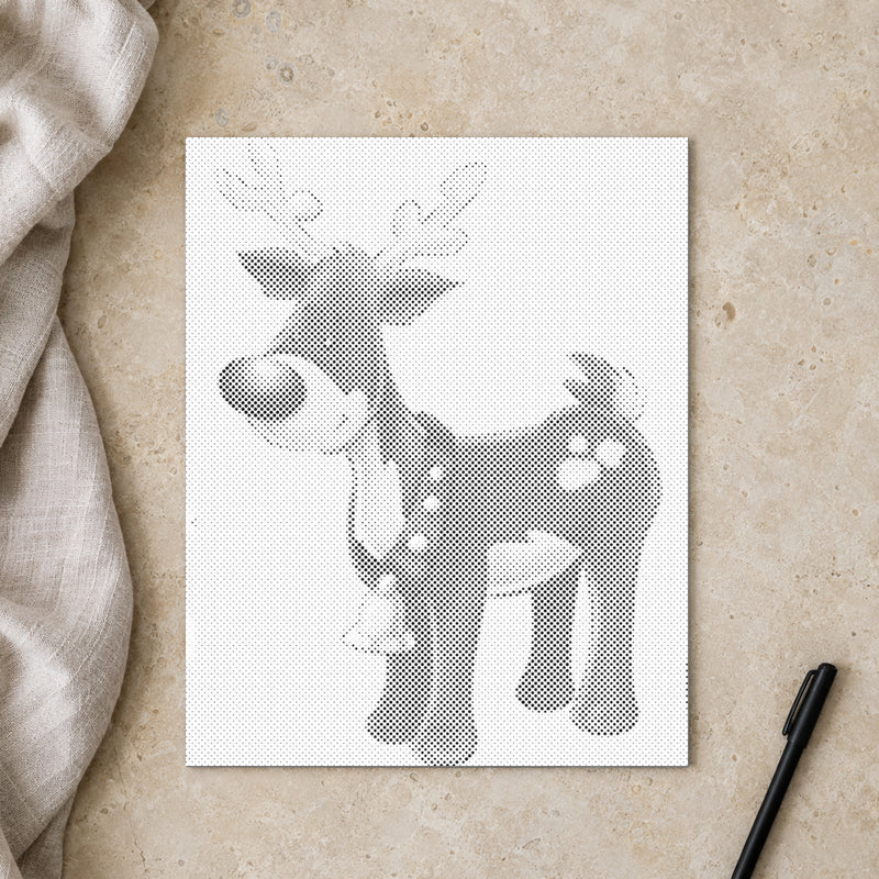 Prickmålningen “Rudolf med röda mulen”, sedd ovanifrån på ett arbetsbord i mjukt dagsljus.