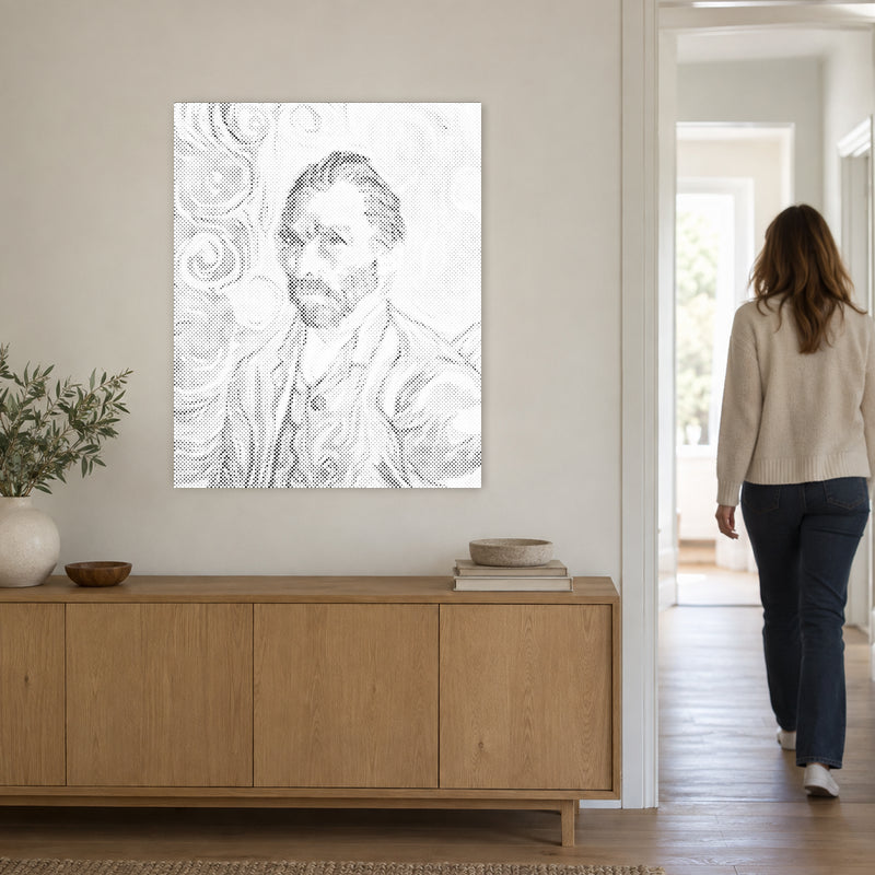 Prickmålningen “Självporträtt av Vincent van Gogh”, på en ljus vägg med en person som går genom dörren intill.